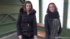 bita śmietana na ciele ślicznej lesbijki