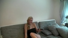 dwa wibratorki wkłada sobie w dziurki