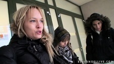 bree olson puszcza się na kanapie