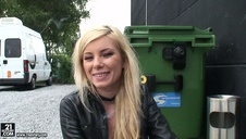 rucha dojrzałą rosjankę od tylca