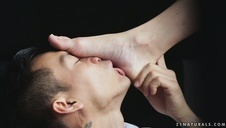 ciągną liżą i wysysają spermę z kutasa