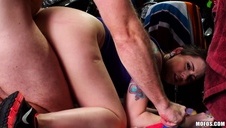 dwóch włochów bierze się ostro za blondyne