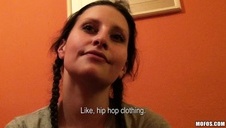 gruba baba cięta w lesie