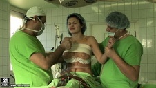 seks z czarnowłosą panią na kastingu