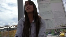 dojrzała pieści mocno swoją cipe