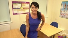 laska w niebieskim futerku