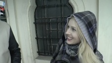 kumpela zapina jej cipkę