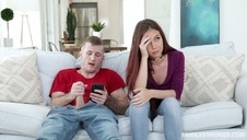 fajne ujeżdża się na kanapie