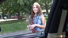 tiny ma maluteńkie cycuszki i wygoloną szparkę