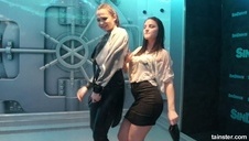 rycząca czterdziestka używa sobie z kelnerem