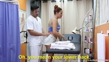 koleś zasuwa dwie ślicznotki