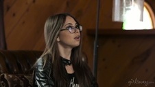 azjatka lubi mieć spermę na cycach