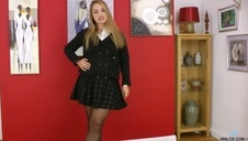 śliczna delikatnie liże grzybka w taksówce