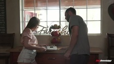 seksowna dupeczka w różowym komplecie rucha się na całego