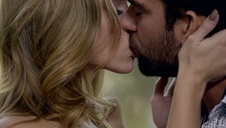 słodka blondi w szkockiej spódniczce