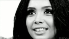 parka nieźle się bawi na wakacjach nad morzem