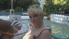 ciągnie laskę za ręce i ją bosko rżnie