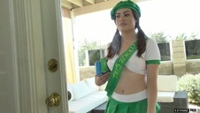 mamuśka w lazience myje owlosiona cipke