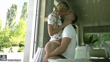 zapinanie kudłatego dupska