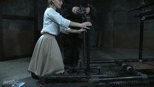 ostra suczka robi striptiz przed kamerką