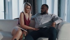 studentka oddaje się w ręce wykładowcy