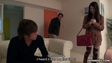 mizia ją po boskich piersiach