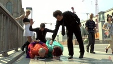 mamuśka przyłapuje nianie na obciąganiu