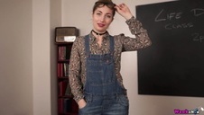 dziadziuś liże jej młodą pipkę