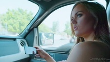 amatorka z nienagannym biustem pieści się pięknie