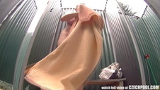 zobaczył tak seksowną pokojówkę że nie mógł się powstrzymać