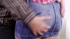 orientalna laseczka pieści się seks zabawką