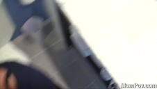 gorąca penetracja różowej piczki na wyrku