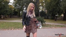 stary mężczyźna i chuda nastolatka