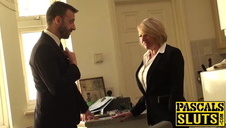 sex mamuśka uwodzi najlepszego przyjaciela swojego syna