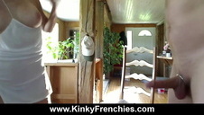 fajna blondi ciągnie pałę