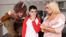 seksowna brunetka jest posuwana w łazience