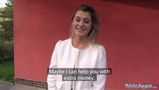 gorąca mamuśka pokaże im o co chodzi w seksie