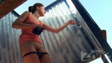 kutas między zgrabnymi pośladkami