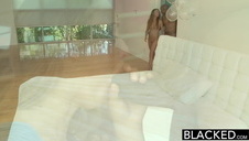 lubi głośno spermę ssać