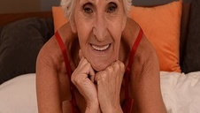 każdy chce wsadzić jej do dzioba