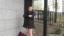 czerwone pazurki masturbującej się mamuśki