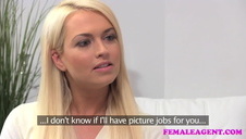 posuwa gorącą suczkę w kuchni