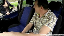 rucha cycatą na swoim motorze