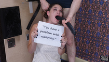 młoda w różowym gorsecie