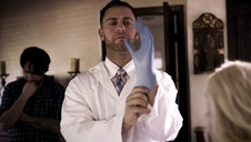 suczka wije się przed kamerką