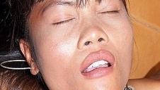 wyrzeźbiony murzynek z bladą sztuką