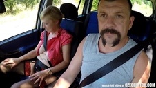 chuda blondyna lubi być ruchana w dzióbek