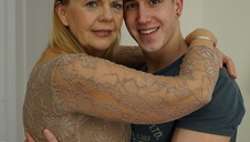 młoda analnie bolcowana