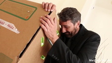 mała laska nie jest wstanie wziąć całego kutasa do ust