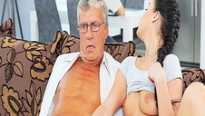 dobre lesbijki zabawiają się na kocyku